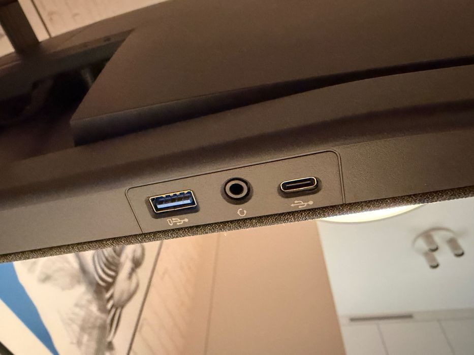 Monitor DELL C2722DE 27"QHD IPS. Kamera. Ładowanie USB-C. Jak nowy!