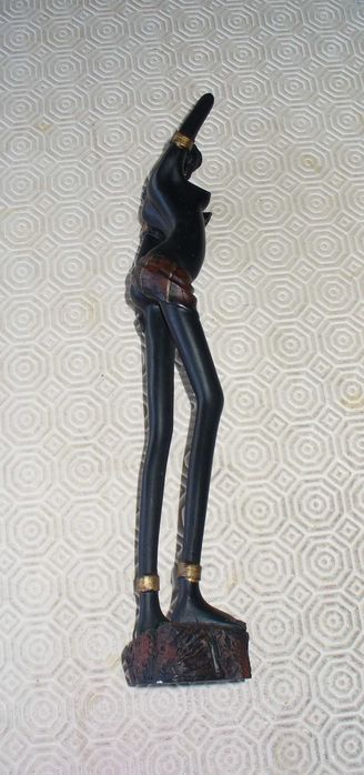 Escultura Africana - Figura de mulher nativa em marfinite