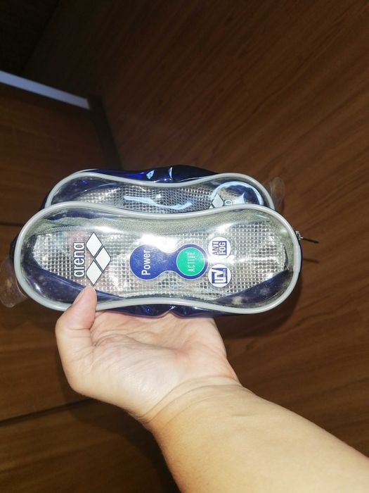 2 Pares de óculos de natação Arena