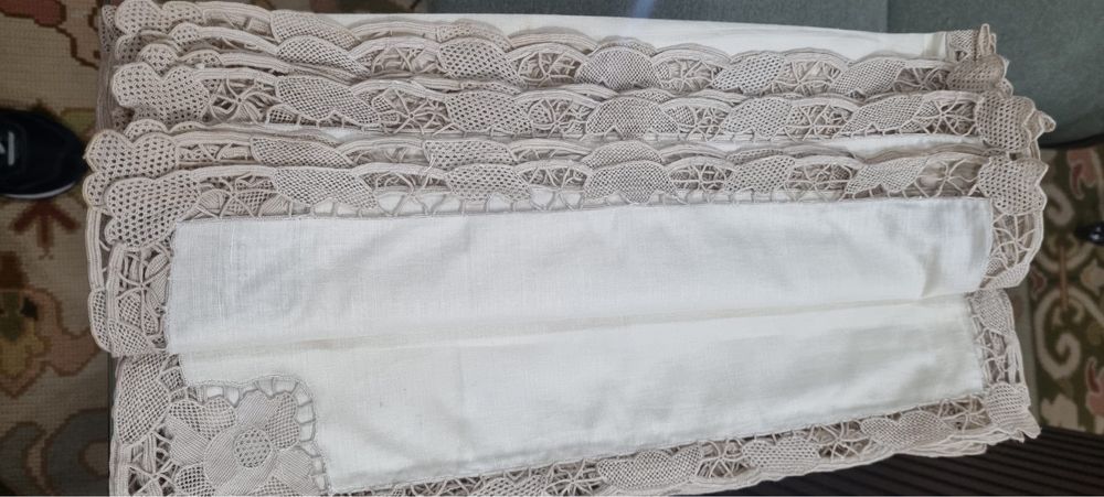 Toalha de renda de Veneza feita à mão com fio de linho com 12 guardana