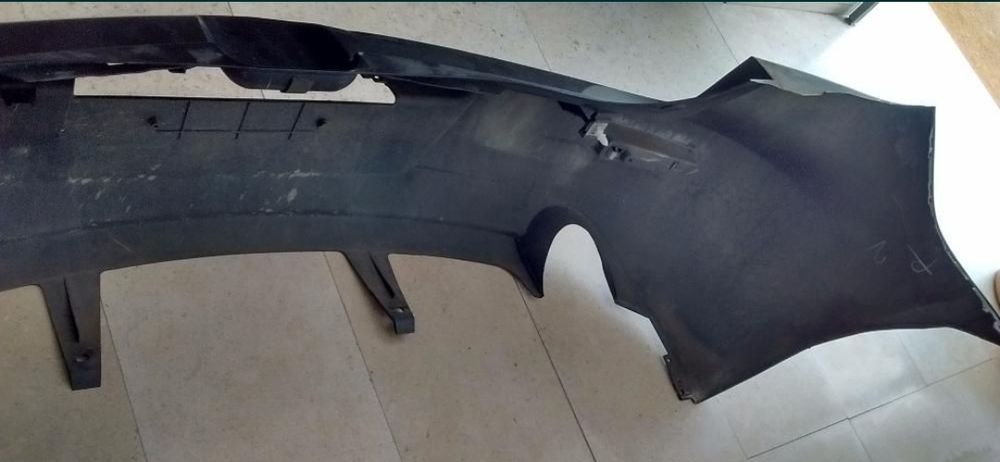 Pára-choques traseiro Mazda 3 (necessário pintura e reparação)