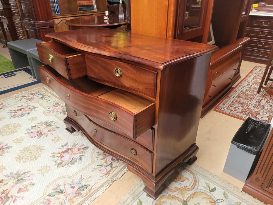 Cómoda de cinco gavetas - Bom estado geral