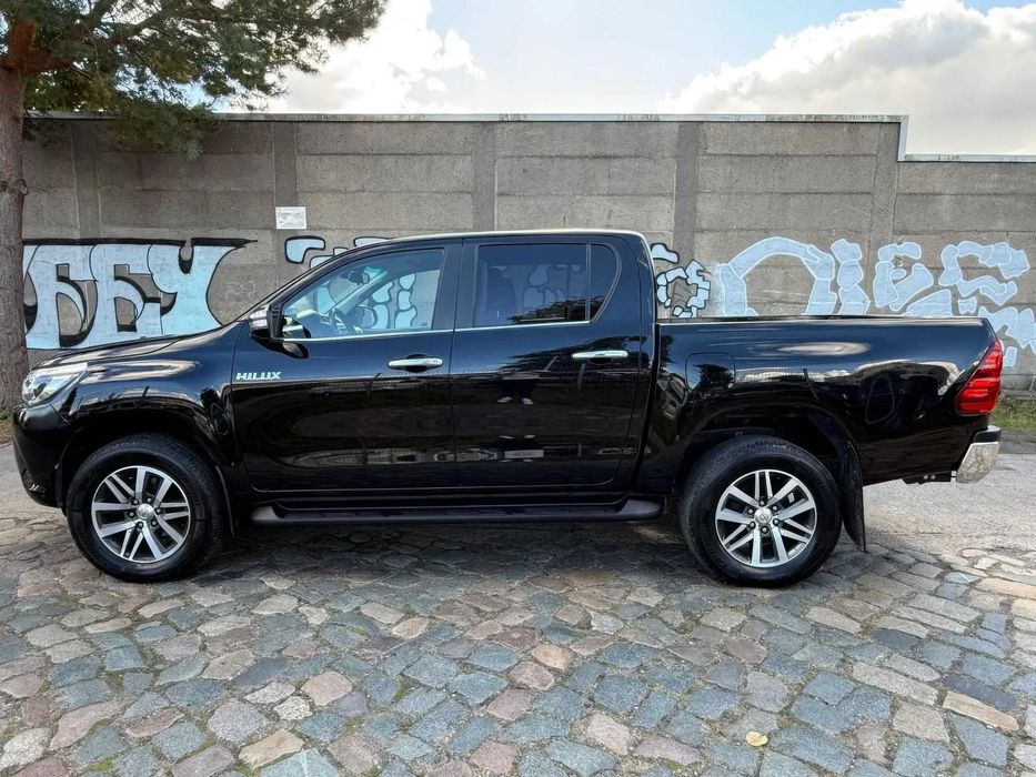 Toyota Hilux D-4D Double Cab SR5 4x4      2017