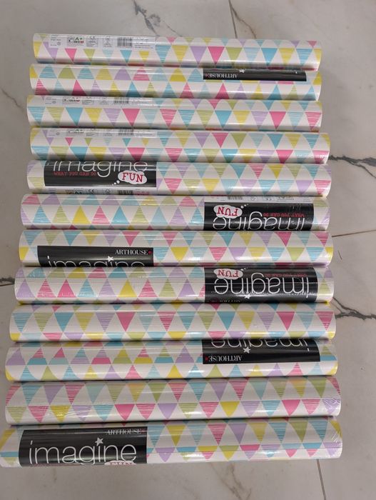 Tapety 12 rolek dziecięcy wzór trójkąty (normalna cena ok 100/rolka)