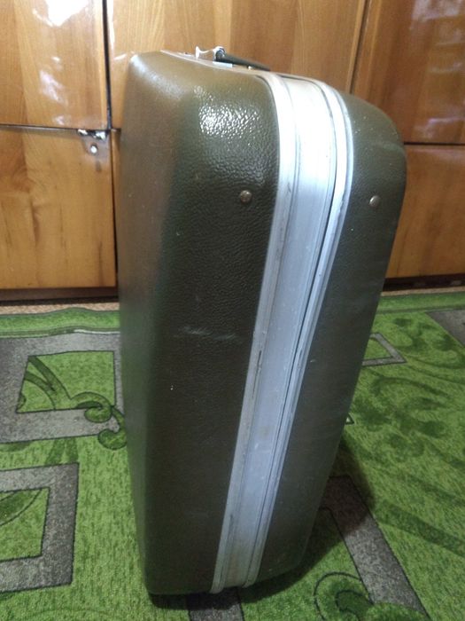 Чемодан дорожный большой