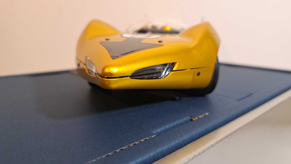 1/18 Speed Racer Mach 5 versão B - Schwyn Haas