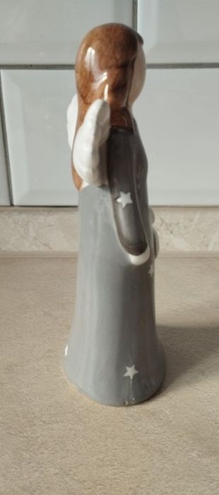 Aniołek ceramiczny z serduszkiem biały szary stan idealny na prezent