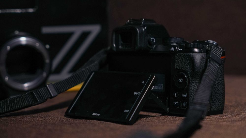 Камера Nikon Z50 та об'єктив Kit DX 16‑50mm