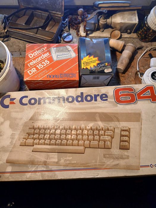 Sprzedam comodore c64