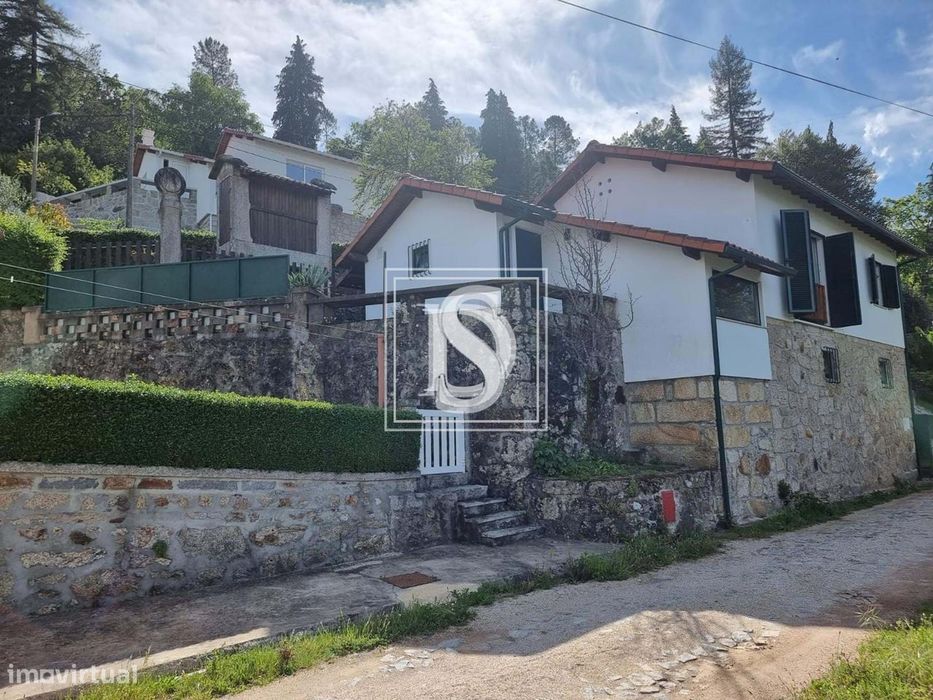 Vivenda isolada T3 com vistas para a barragem e serra do Gerês, habitá