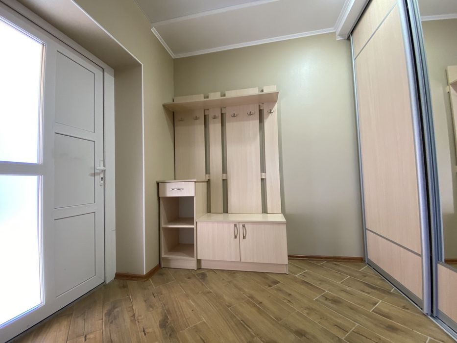 Продаж таунхауса з ремонтом, вбудована кухня і техніка
