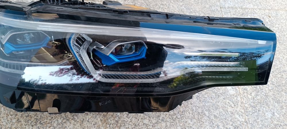 Farol Otica BMW X7 G07 laser