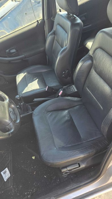 Peugeot 306 Griffe Pack interiores Estofos em Pele em excelente estado