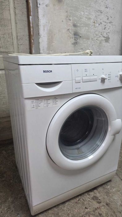Рабочую стиральную машину Bosch, на 6 кг. белья.
