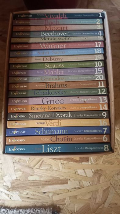 Caixa de 20 cds de Musica Clássica