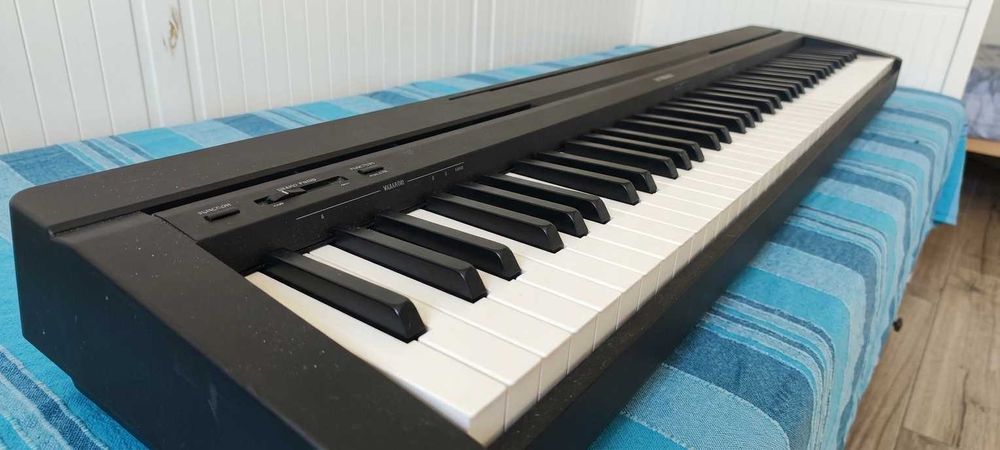 Piano Digital Yamaha P-45 (88 Teclas Pesadas) + Suporte em Cruz + Acessórios