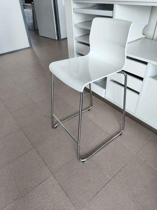 Banco Alto Design Branco – Como Novo