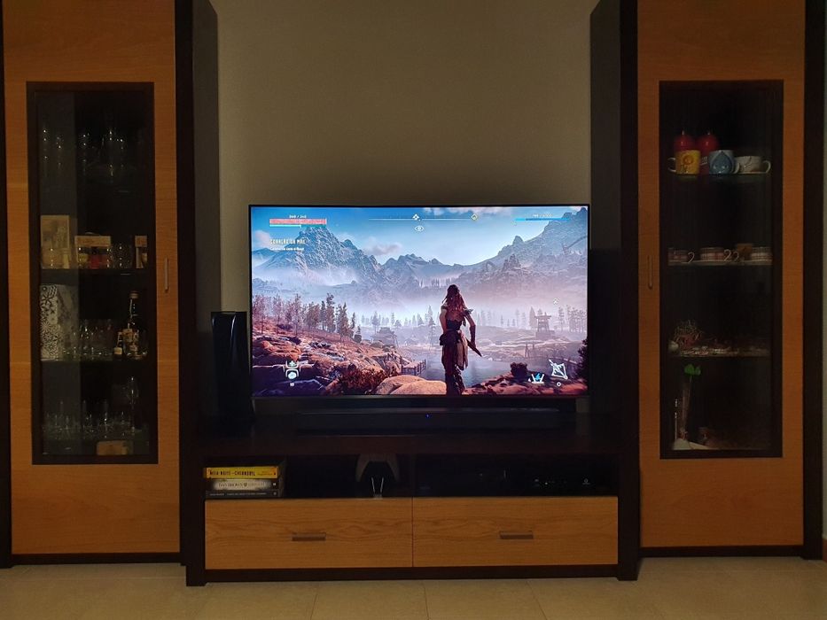 Vendo móvel TV com 2 vitrines