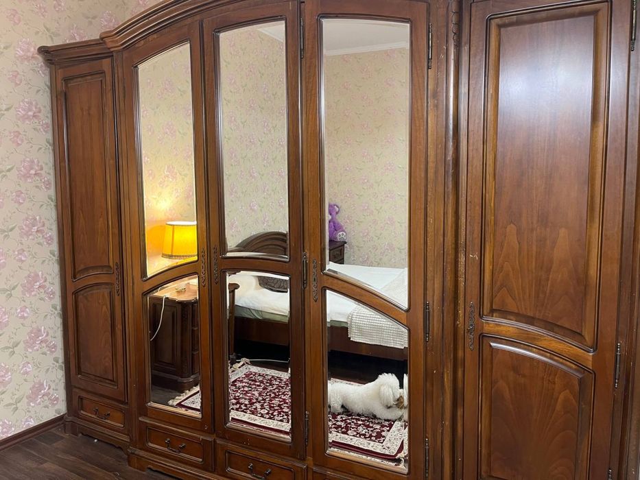 Спальня РУМЫНИЯ натуральное дерево кровать+тумбочки+шкаф+комод+зеркал