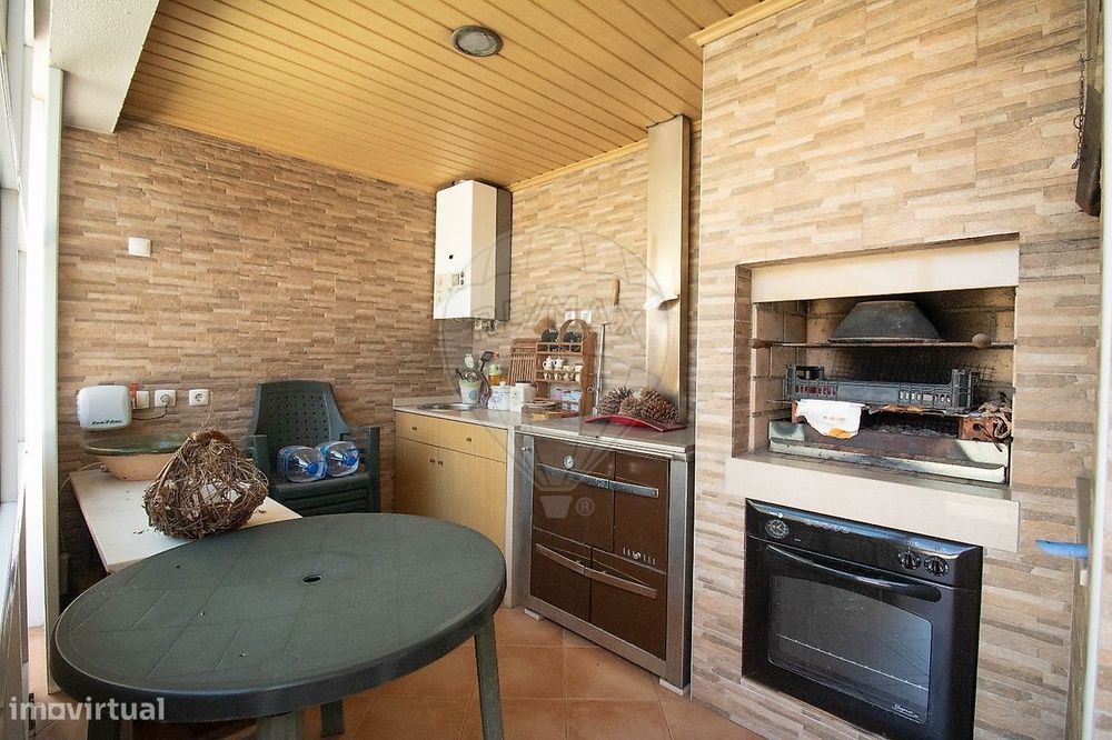 Moradia T4 para venda