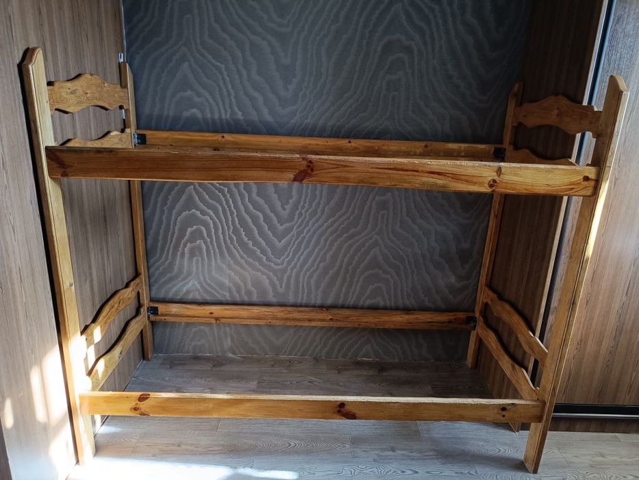 Двухъярусная кровать