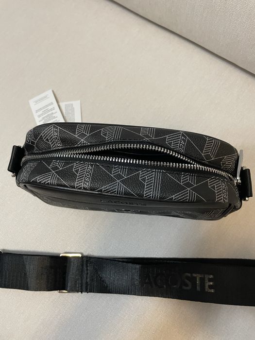 Bolsa Lacoste - Geometria e Elegância em Movimento