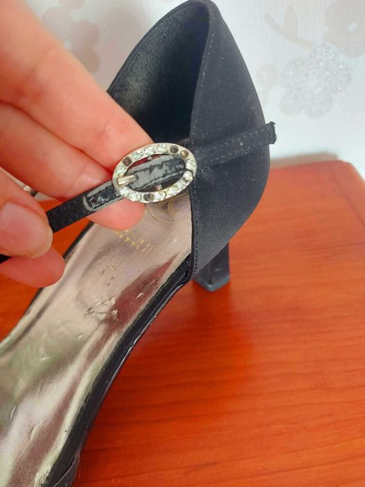 Sandálias pretos com brilhos