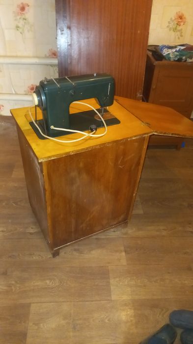 Швейна машинка Naumann