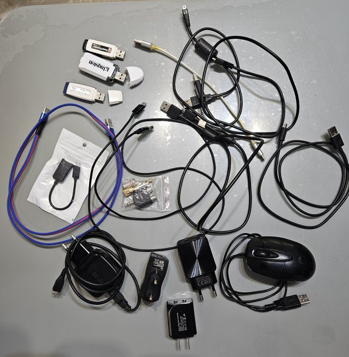 Кабелі, мишка, картридж, флешка, зарядне, перехідник