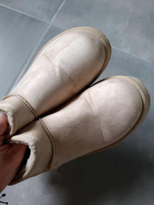 Kremowe buty damskie śniegowce typu Emu 37 Born2be