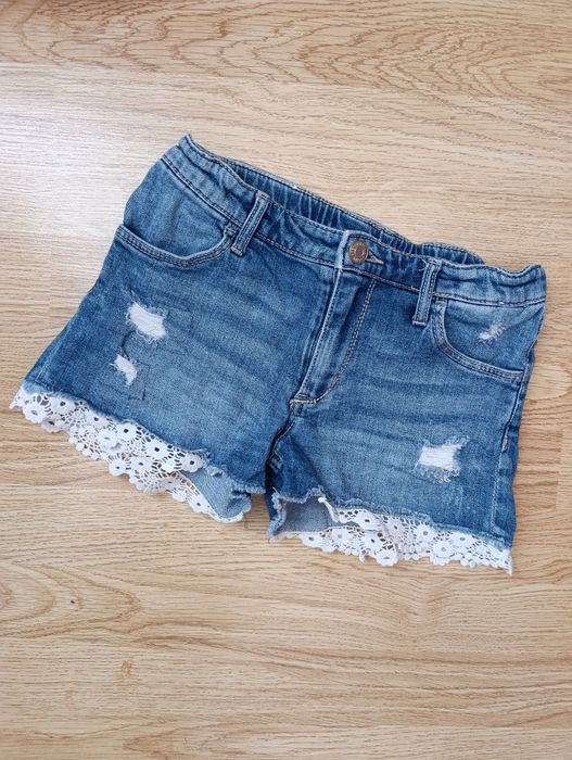 Джинсові шорти H&M &Denim на 10-11 років.
Пояс (гумка-утяжка + спереду