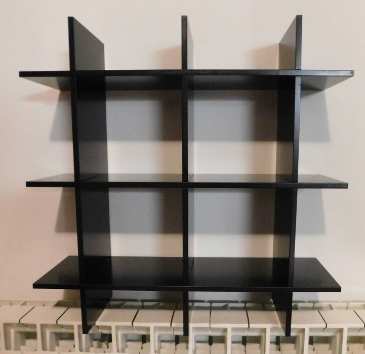 Estante em madeira preta