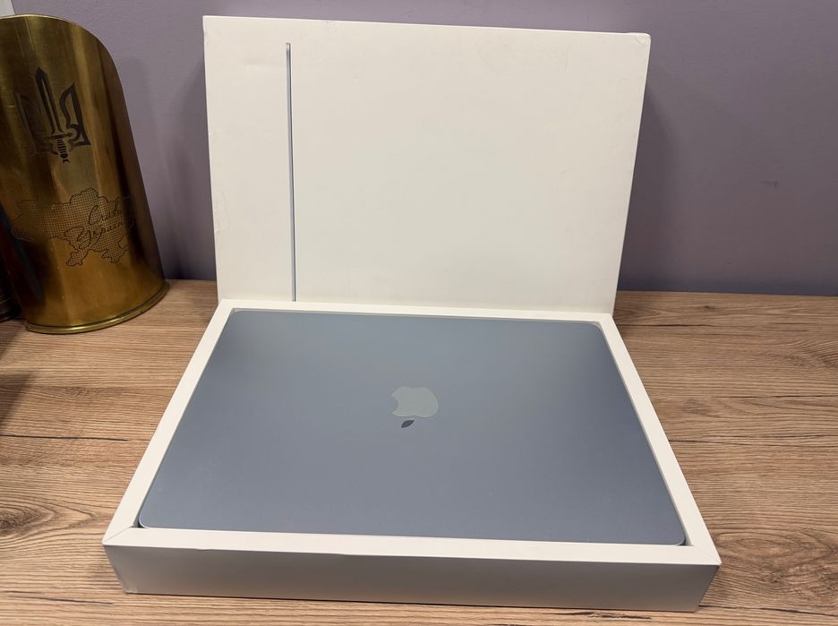 MacBook AIR 15 M4/10 CPU/ 10 GPU/ 16 ram/ 256 SKY BLUE MC7A4