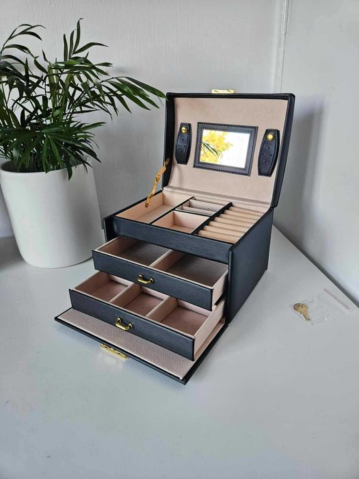 Kuferek na biżuterię organizer szkatułka na kolczyki czarny biżuteria