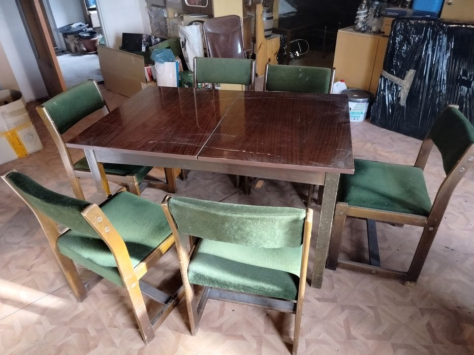 Stół rozkładany z krzesłami