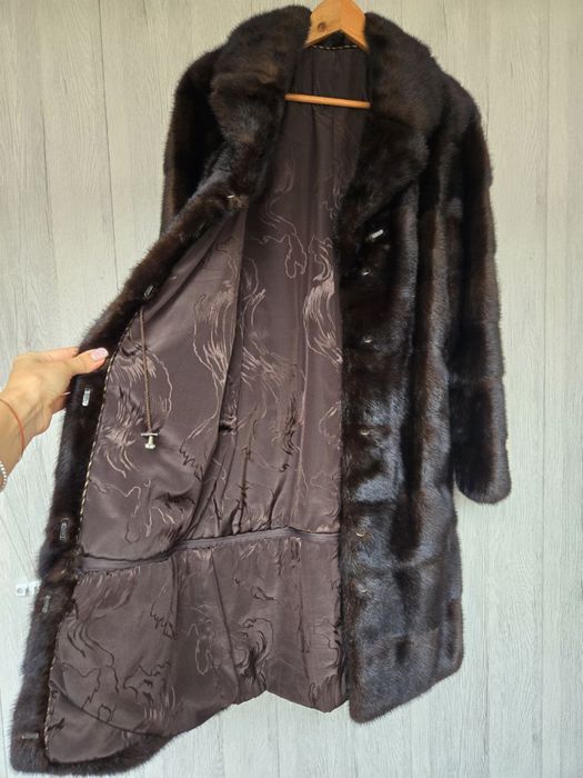 Красивая норковая шуба