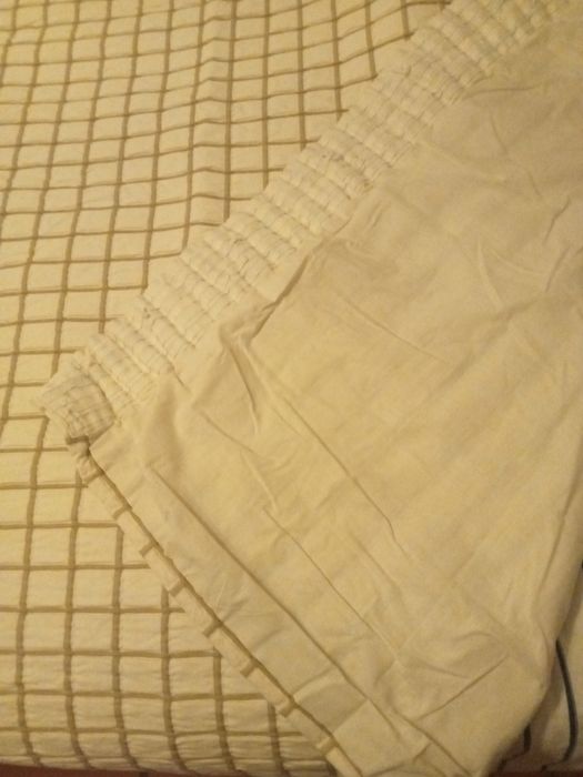 Cabeceira de cama e cortinados