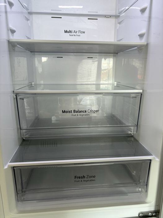 Frigorífico combinado LG - Modelo GBB61SWJZN