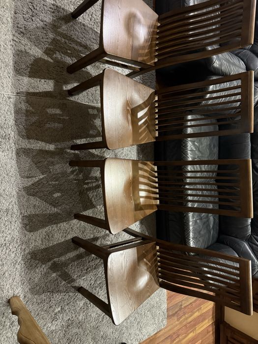 Стіл зі стільцями