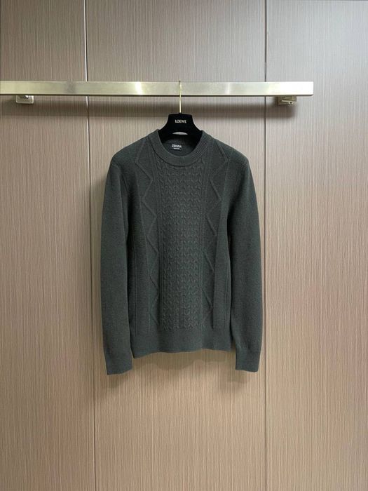 Nowy modny sweter