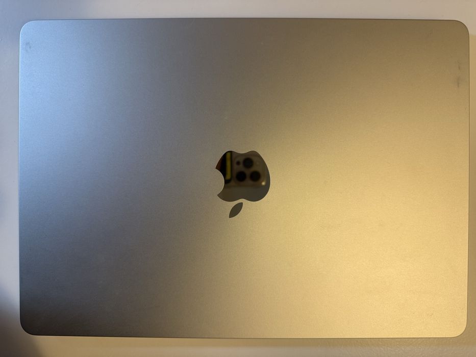 Macbook air 13” M2