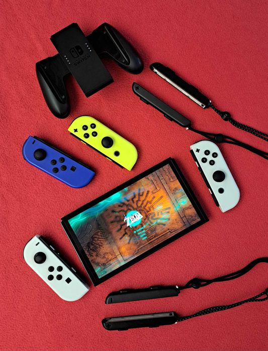Nintendo Switch OLED (Como Nova) + Zelda Tears of the Kingdom + 4 Comandos
