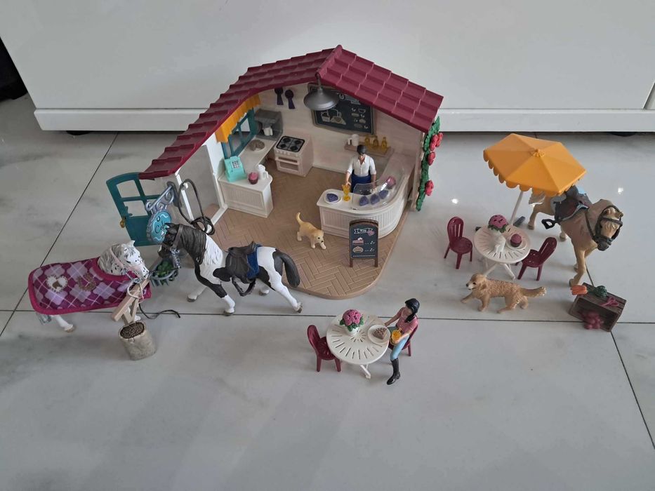 Schleich Kawiarenka dla jezdzcow 42519 i Zestaw Koń Andaluzyjski