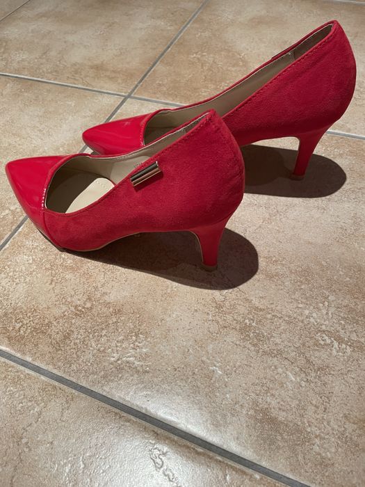 Sapatos e sandalias como novos