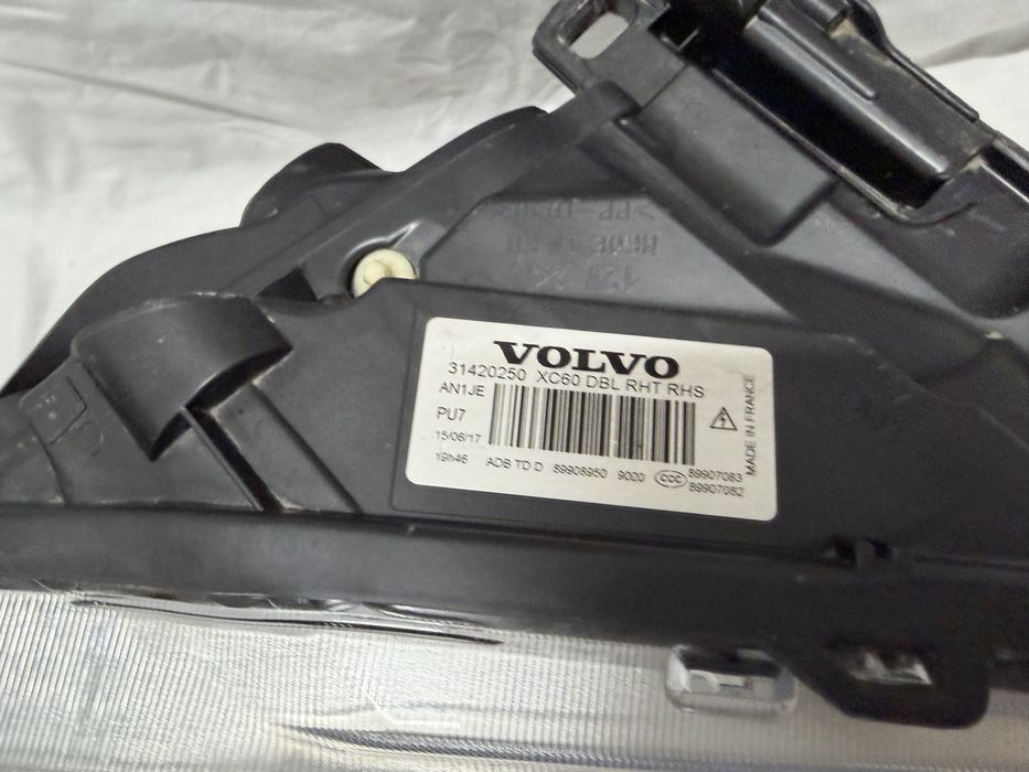 Lampa Prawy Przód VOLVO XC60 LIFT Xenon 13-17r.
