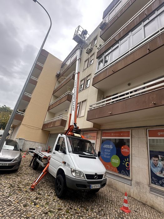 Aluga-se Grua é Fazemos todo tipo de Trabalho exterio ate 20 metros