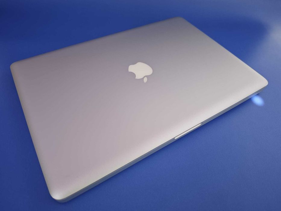 MacBook Pro 15" Mid 2009 - Core 2 Duo 2.66GHz - 4GB RAM - Bom Estado