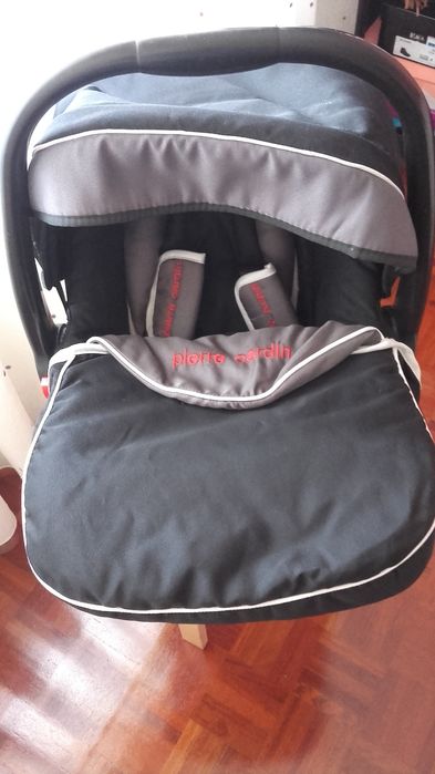 Carinho bebé,semi novo