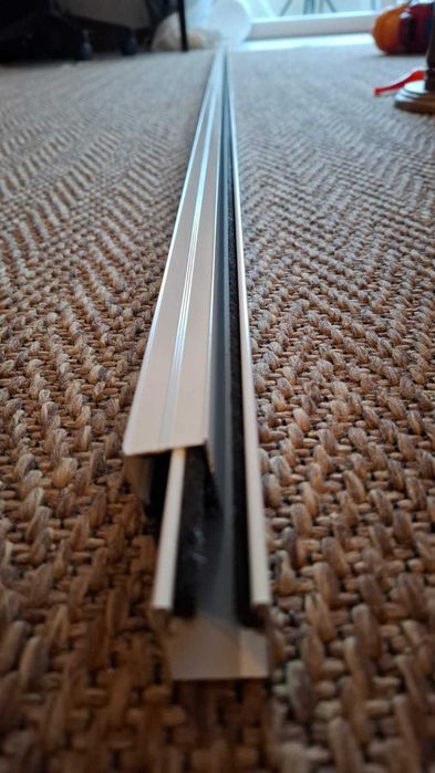 Calha lateral para estores com pelúcia