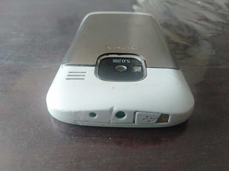 Nokia E5, pudełko i dokumenty.